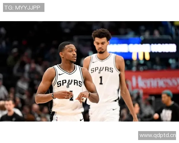 福克斯四年顶薪续约马刺开启新征程 福克斯四年顶薪续约马刺开启新征程