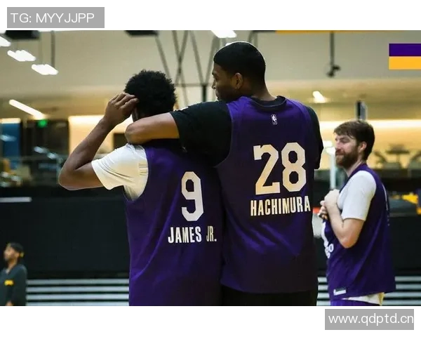 雷迪克：福克斯是联盟最佳后卫之一 你必须很好地限制他的突破